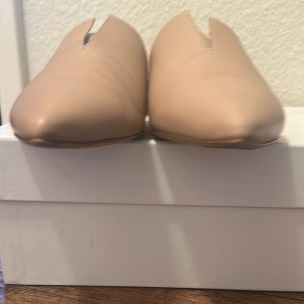 Vince Tan Flats Sleek Minimalist Design w/box - Picture 6 of 8